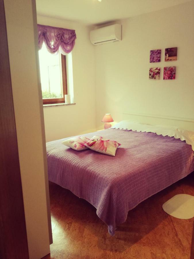 Room Kris With Private Entrance & Private Bathroom Vilanija Exterior foto