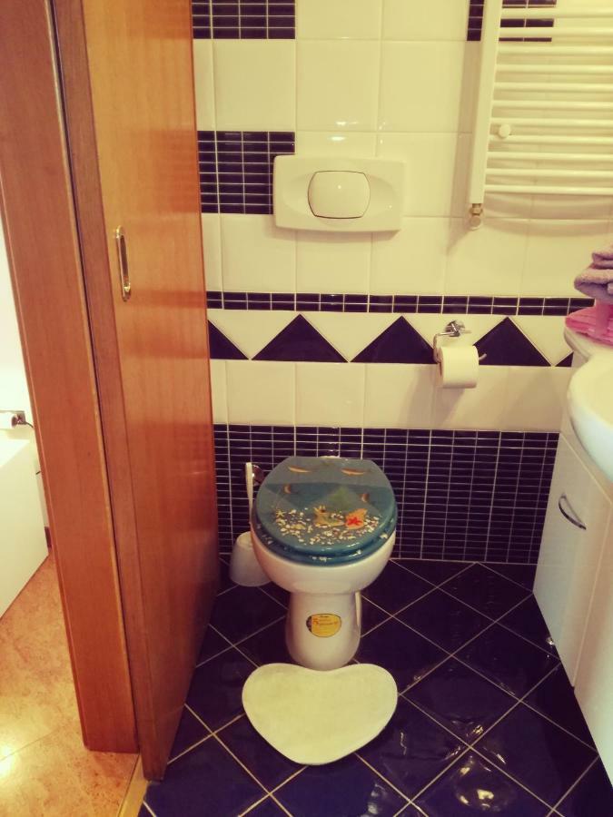 Room Kris With Private Entrance & Private Bathroom Vilanija Exterior foto