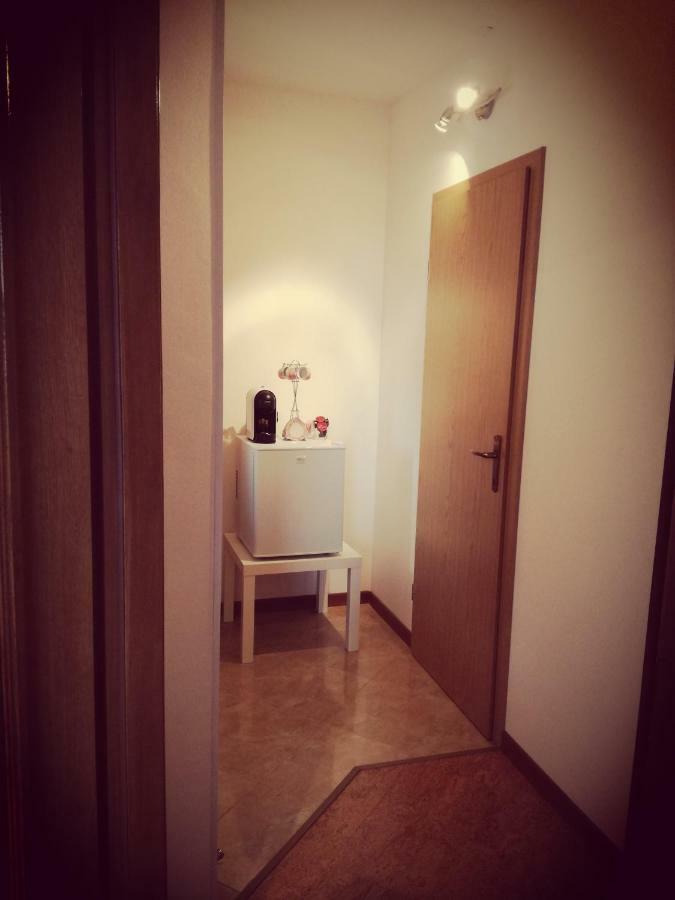 Room Kris With Private Entrance & Private Bathroom Vilanija Exterior foto